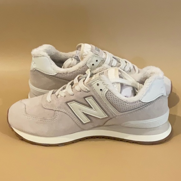 New Balance 574 cream with fur - Picture 2 of 11